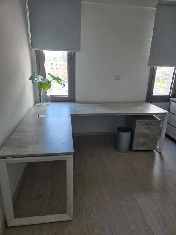 Угловой офисный стол Studio Office в стиле лофт с тумбой