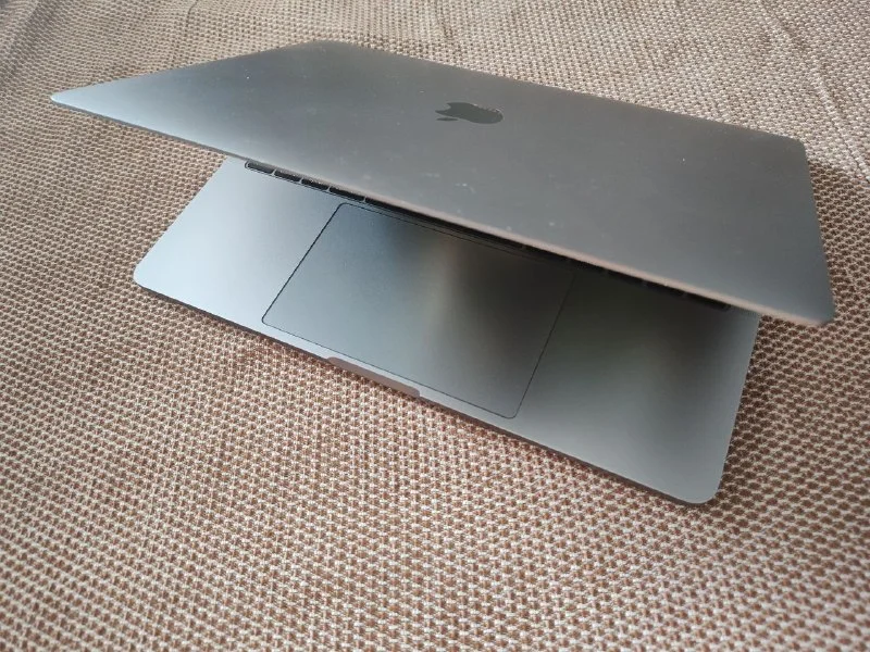 Apple Macbook Pro 13 i7 16GB RAM 512GB SSD