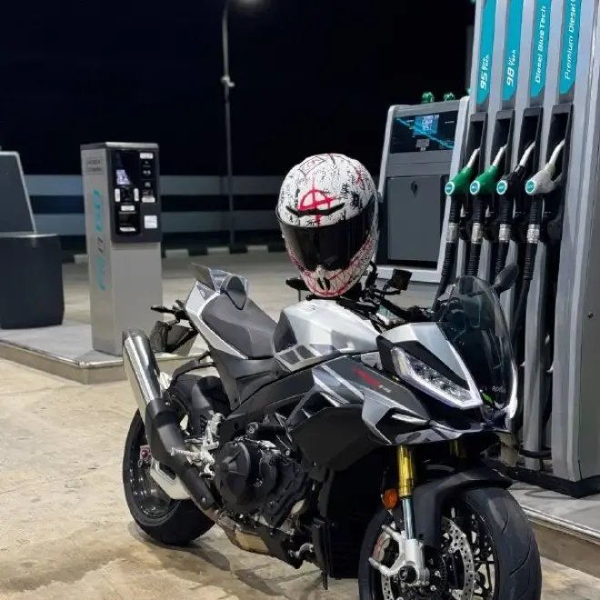 Мотоцикл Aprilia Tuono V4