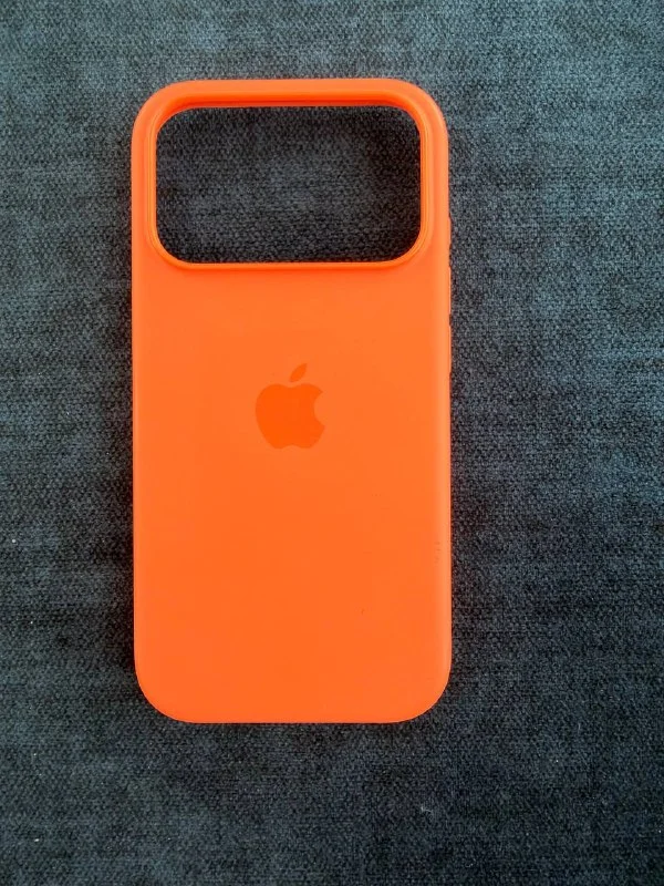 Оригинальный чехол Apple iPhone 17 Pro + Crossbody Strap