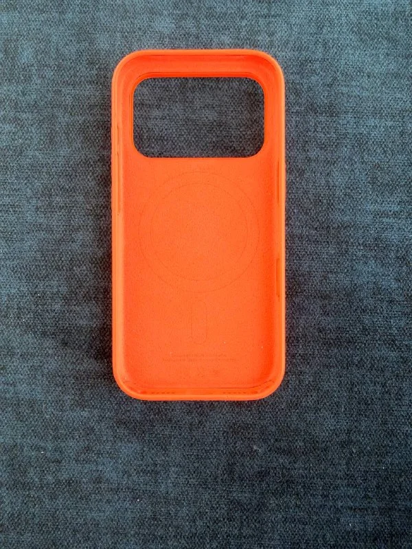Оригинальный чехол Apple iPhone 17 Pro + Crossbody Strap