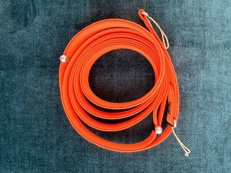 Оригинальный чехол Apple iPhone 17 Pro + Crossbody Strap
