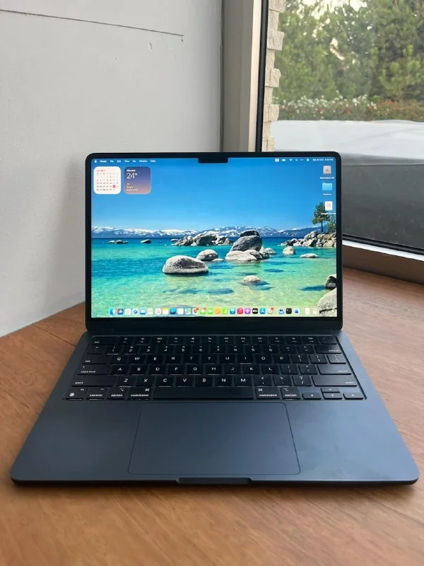 MacBook Air M2, 16GB RAM, 256GB SSD