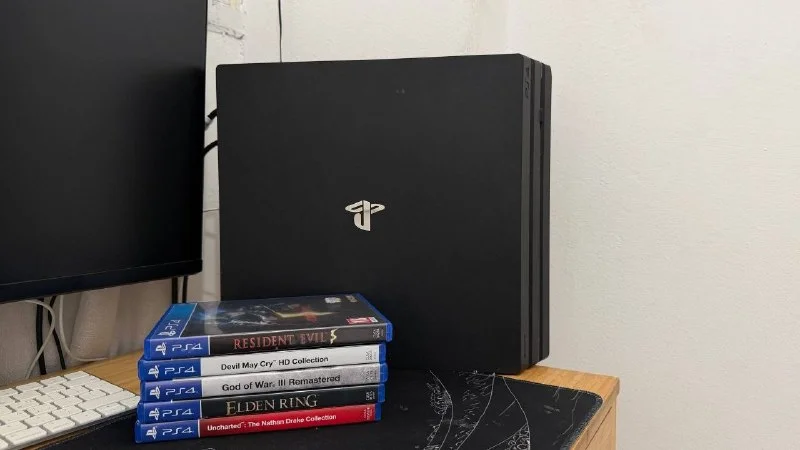 PlayStation 4 Pro с шестью играми