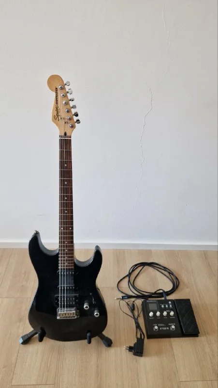 Электрогитара Squier Showmaster и процессор NUX MG-300