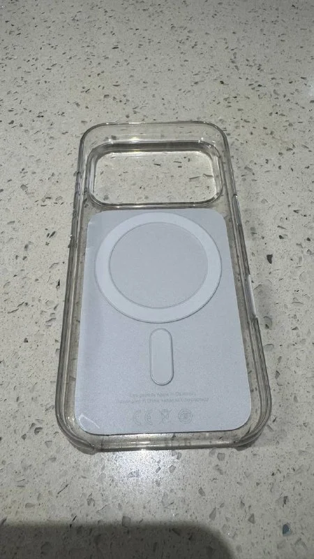 Оригинальный чехол Apple для iPhone 17 Pro
