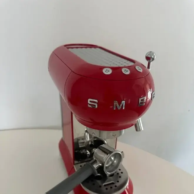 Эспрессо-кофемашина SMEG