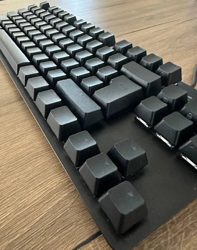 Игровая клавиатура Logitech
